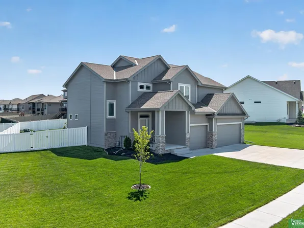 21819 G St, Elkhorn, NE 68022