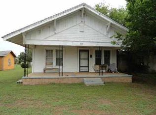 210 E Wyoming St, Walters, OK 73572