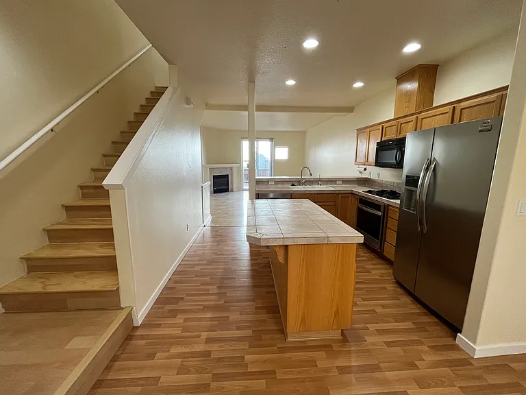 5377 SW Golden Gate Way — Photo 3
