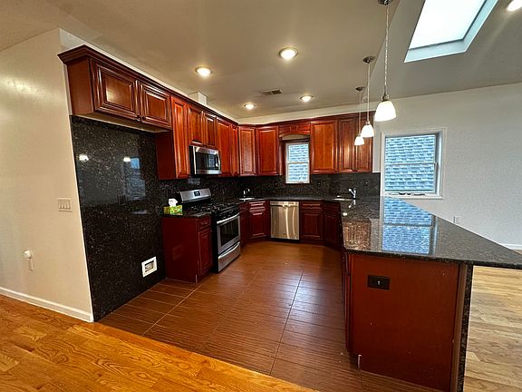 4th image of 134 Bostwick Ave #2
