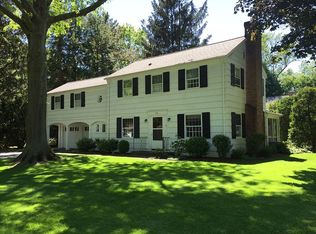 261 Shoreham Dr, Rochester, NY 14618