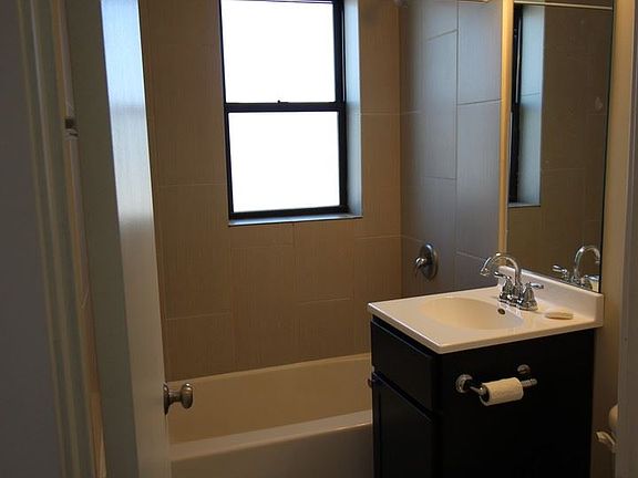 5th image of 3121 W Lawrence Ave APT 3