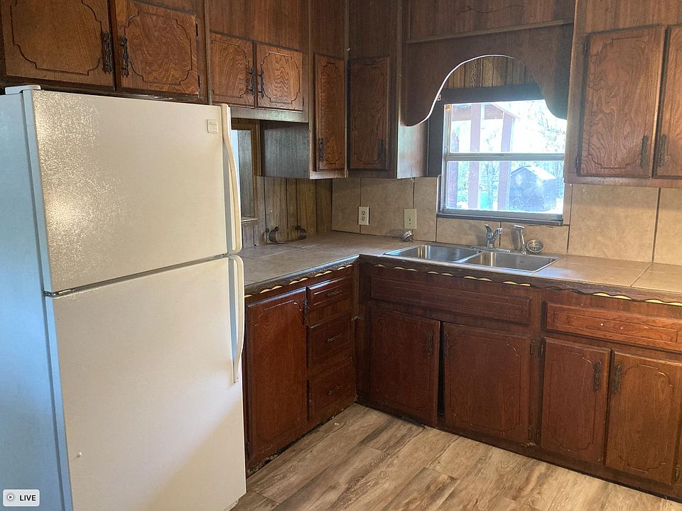 2nd image of 18525 Donop Rd