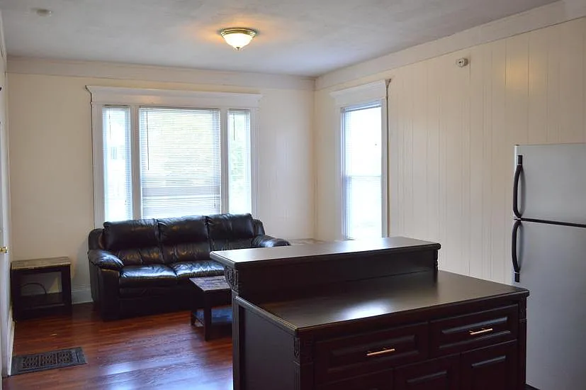2 bed, $1,600 — Photo 4