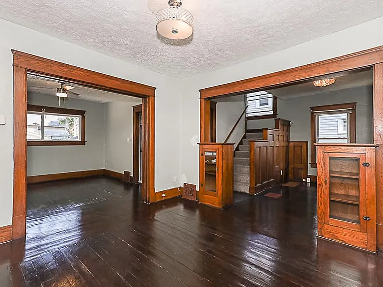 275 E York St — Photo 12