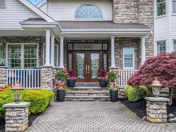 43 Casey Lane, Mount Sinai, NY 11766
