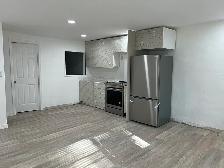 2865 SW 16th St #3 — Photo 2