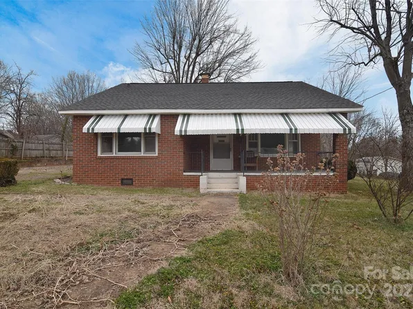1648 Newton Dr, Statesville, NC 28677
