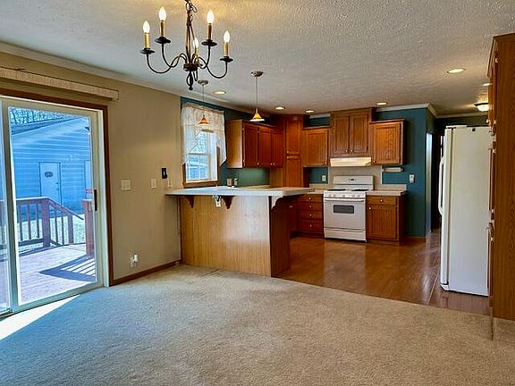 5th image of 152 N Greenback St