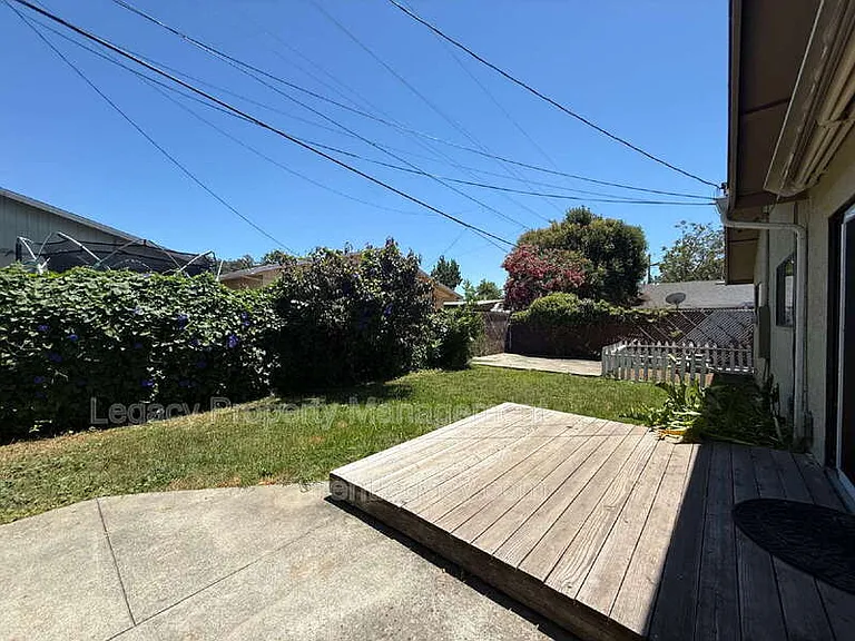 309 Plum St — Photo 17