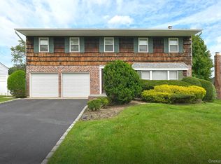 29 Abbot Rd, Smithtown, NY 11787