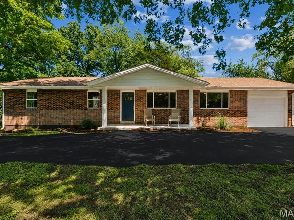 1740 Parr Rd, Wentzville, MO 63385