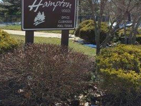 HAMPTON WOODS