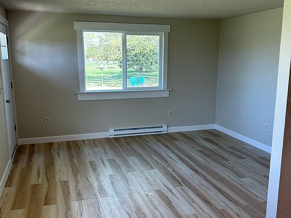 4th image of 311 Phyllis Cir E