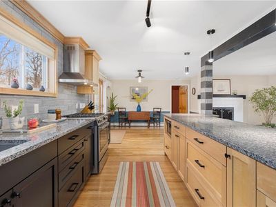 70 Lindley Ave, North Kingstown, RI, 02852