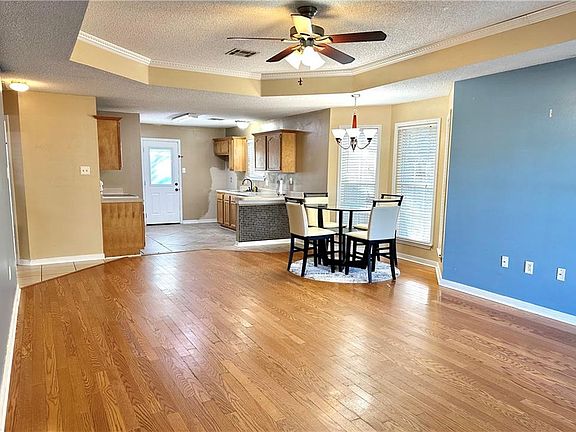 5th image of 2523 Bluebird St