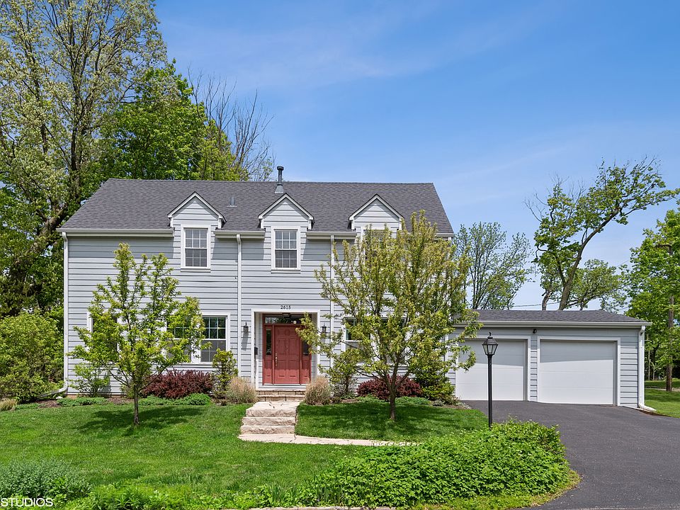 1st image of 2615 Roslyn Cir