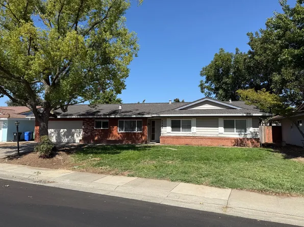 8945 Plaza Park Dr, Elk Grove, CA 95624