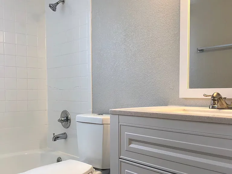 Montego Apartments — Photo 6
