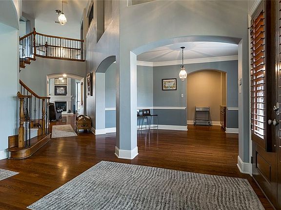 3rd image of 912 Idlewild Ct