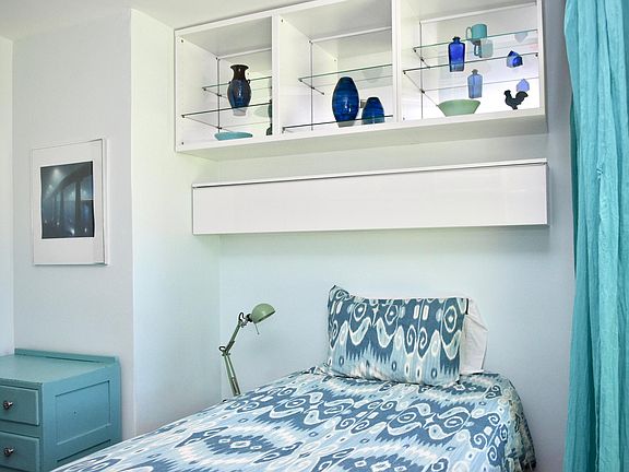 Second bedroom.