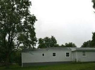 15 Grove St, Newport, ME 04953