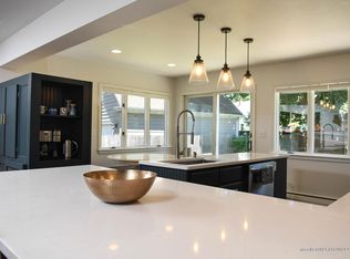 26 Orchard Rd, Cape Elizabeth, ME 04107