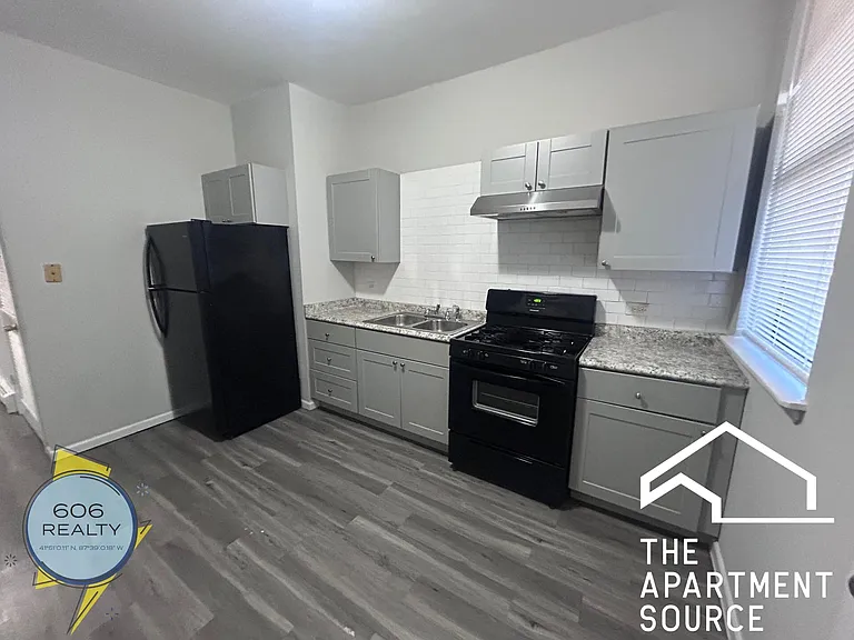 5858 S King Dr #G — Photo 2