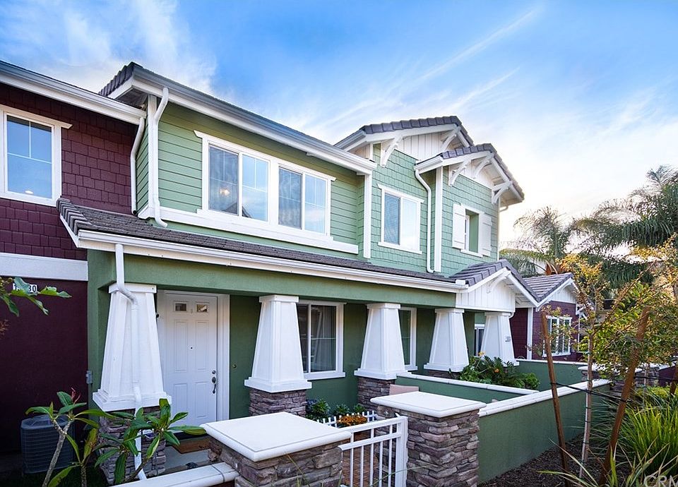 1st image of 15830 Cortland Ave #16