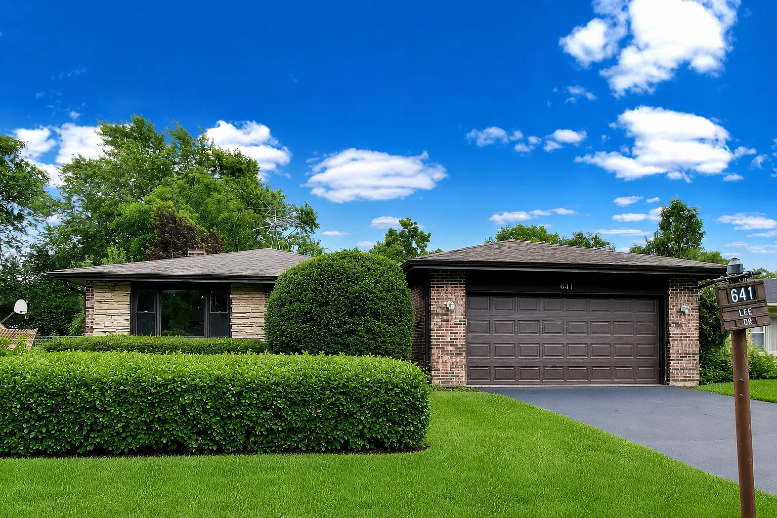 3 bed, 1.5 bath, 2400 sqft, $2,750 — Photo 1