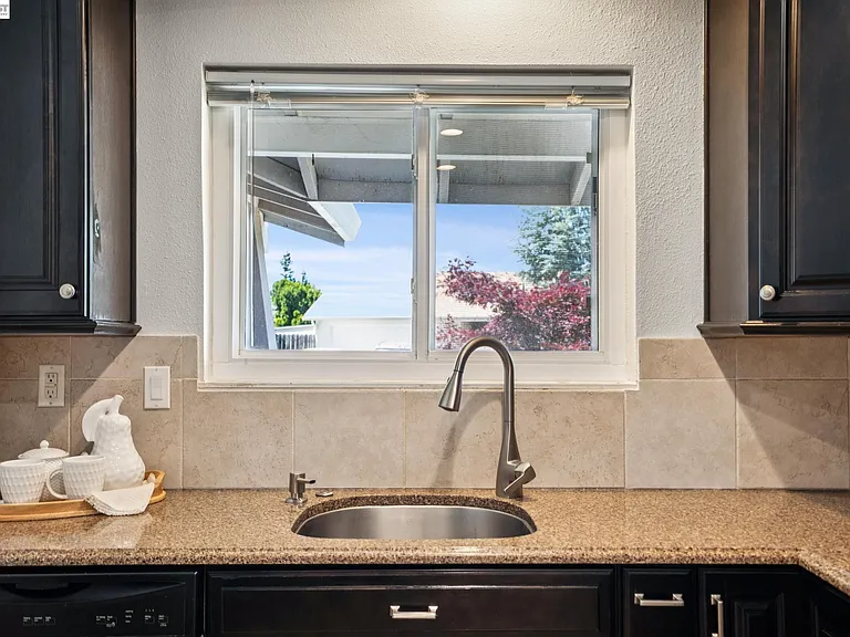 201 Ramon Pl — Photo 16