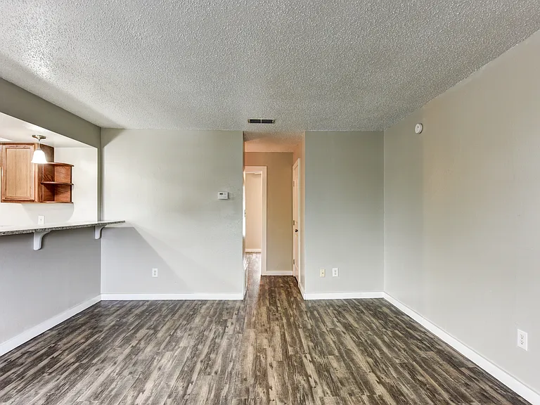 2050 S Saunders St — Photo 9