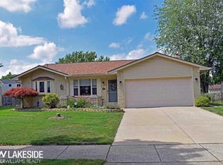40548 Shakespeare Dr, Sterling Heights, MI 48313