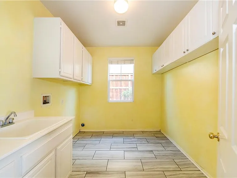 15561 Hammett Ct — Photo 17