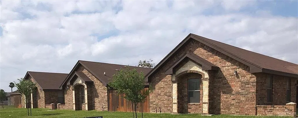 304 W Amy Dr — Photo 1