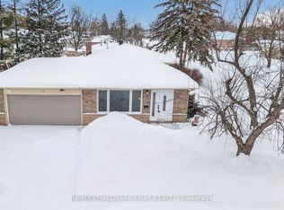 15 Curtiss Ct, Barrie, ON L4M 2M6