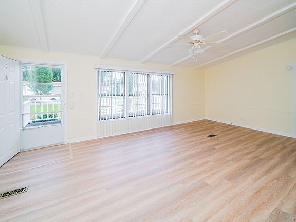 4th image of 1076 Clubview Lane SW