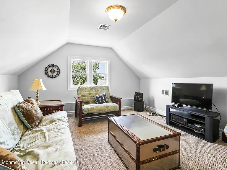 513 Ocean Park Ave — Photo 22
