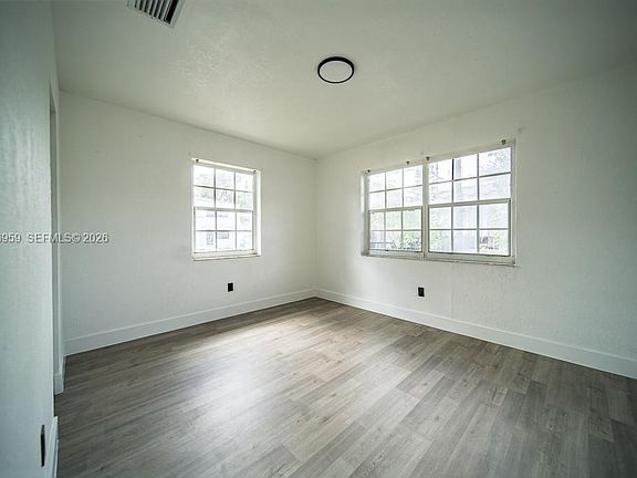 4th image of 533-535 NE 67th St