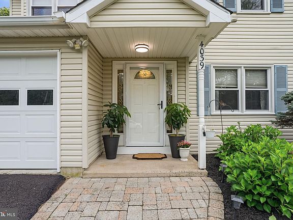2nd image of 4039 Holly Way