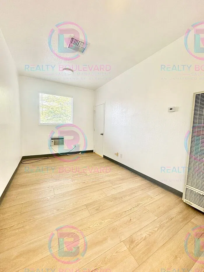 Studio, 130 sqft, $450 — Photo 2