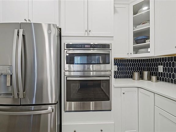 5th image of 2200 Fallon Cir