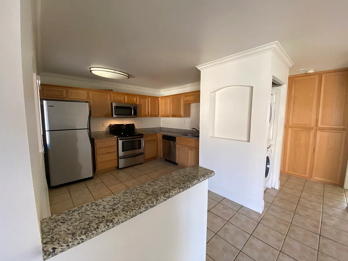 Building Photo - 1324 Iris Ave #5