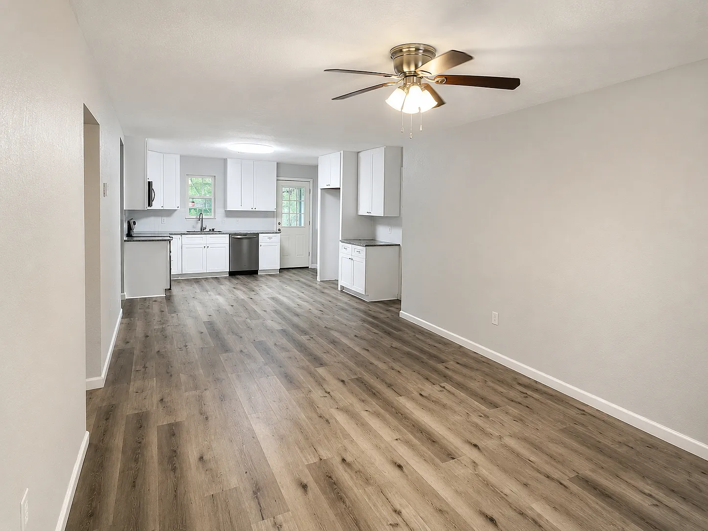 807 W 7th St — Photo 3