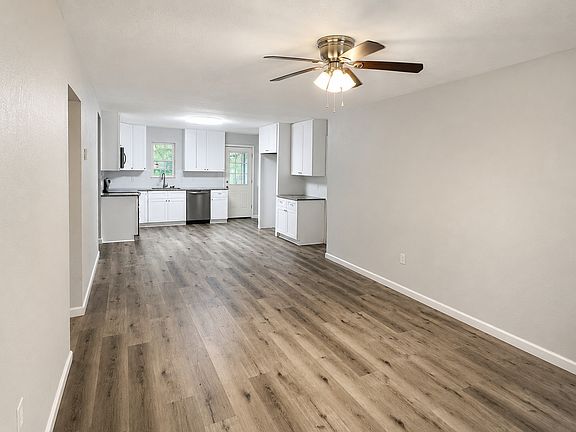 3rd image of 807 W 7th St