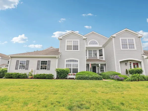 245 Grays Dr, Oswego, IL 60543