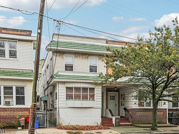3rd image of 107 Saint Davids Pl