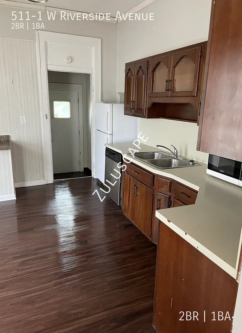 Free 1st Month Rent!....511-1 Riverside / 2 Bed 1 Bathroom First Floor Apartment Near Ball State ... — Photo 3