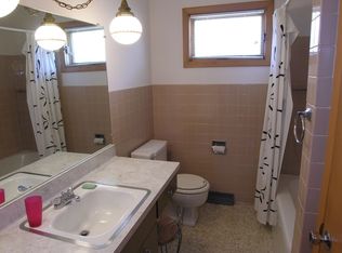 914 Washington Park, Waukegan, IL 60085