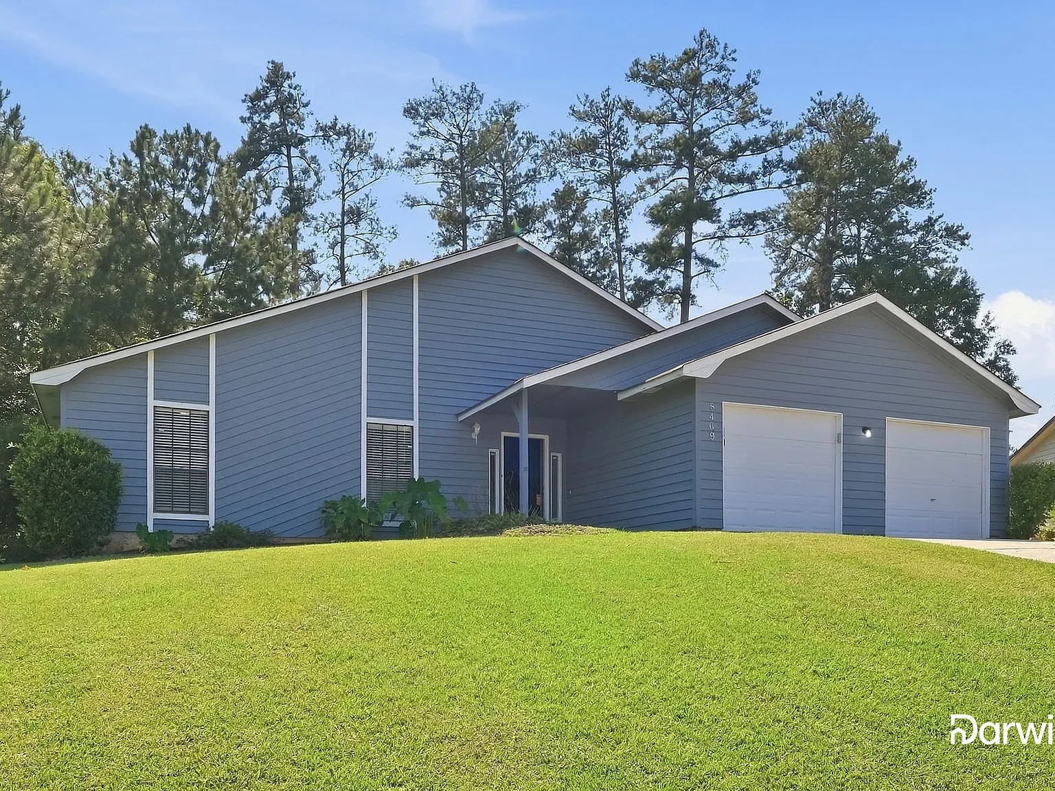 3 bed, 2.0 bath, 2141 sqft, $1,799 — Photo 2